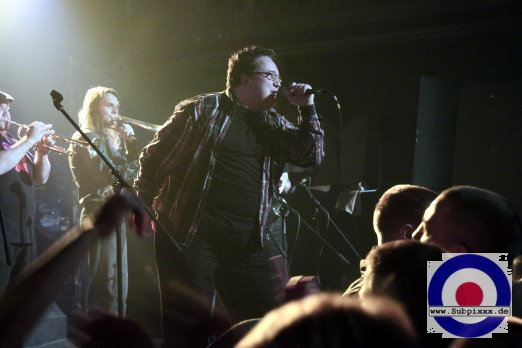 Buttermaker (D) mit den Tornados - Do The Ska - UT. Connewitz, Leipzig 30.Dezember 2011 (12).JPG